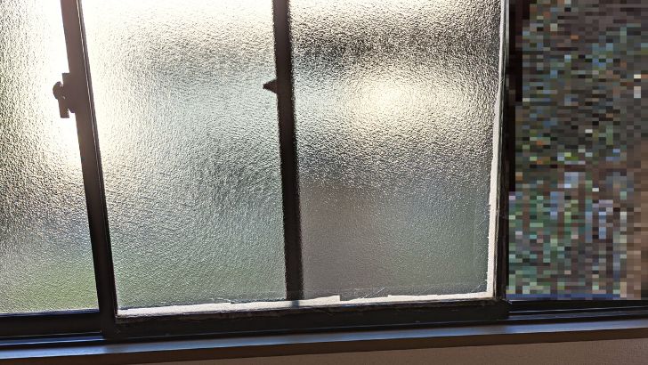 窓枠ゴムパッキンのカビ掃除
